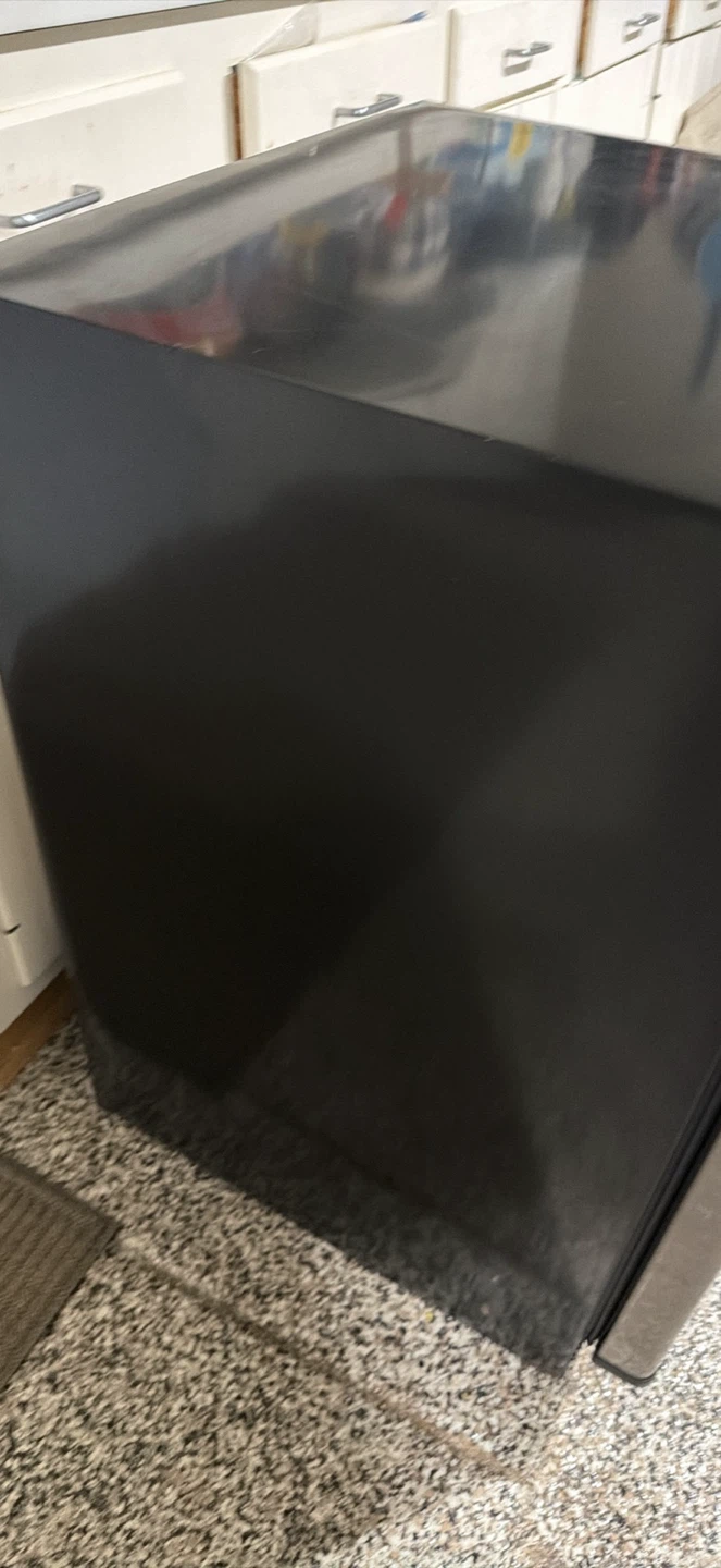 Avanti Mini Fridge - photo 4