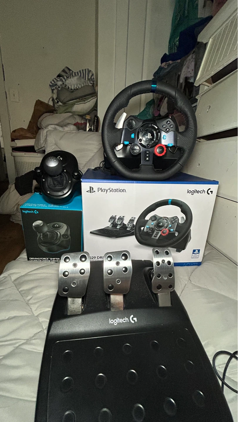 New* Logitech G29 Racing Wheel with Pedals and Shifter
