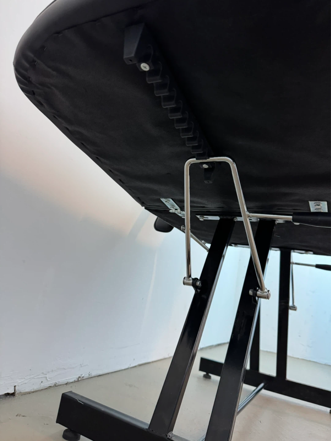Black Tattoo and Massage Bed with Armrests - photo 4