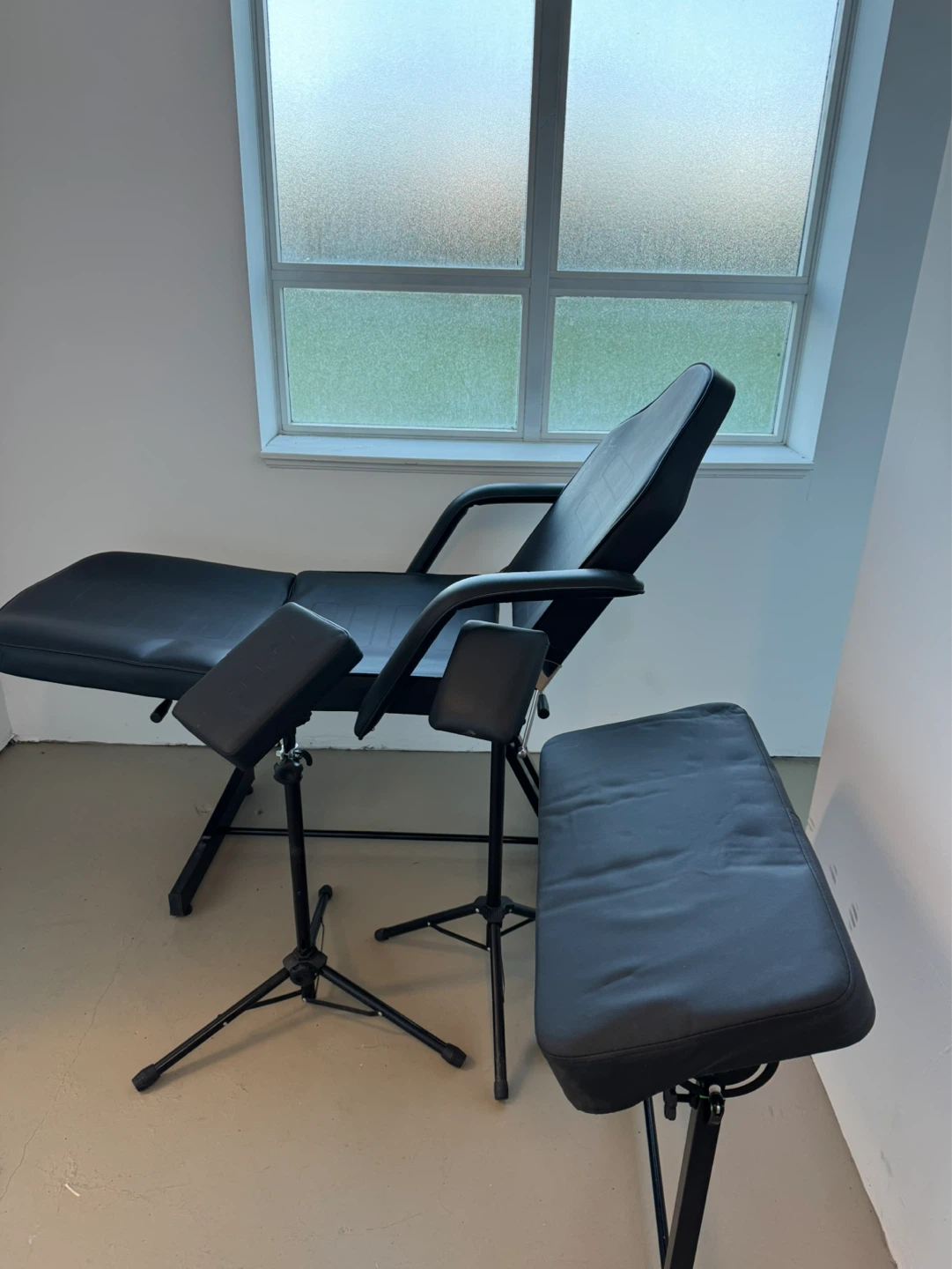 Black Tattoo and Massage Bed with Armrests - photo 2