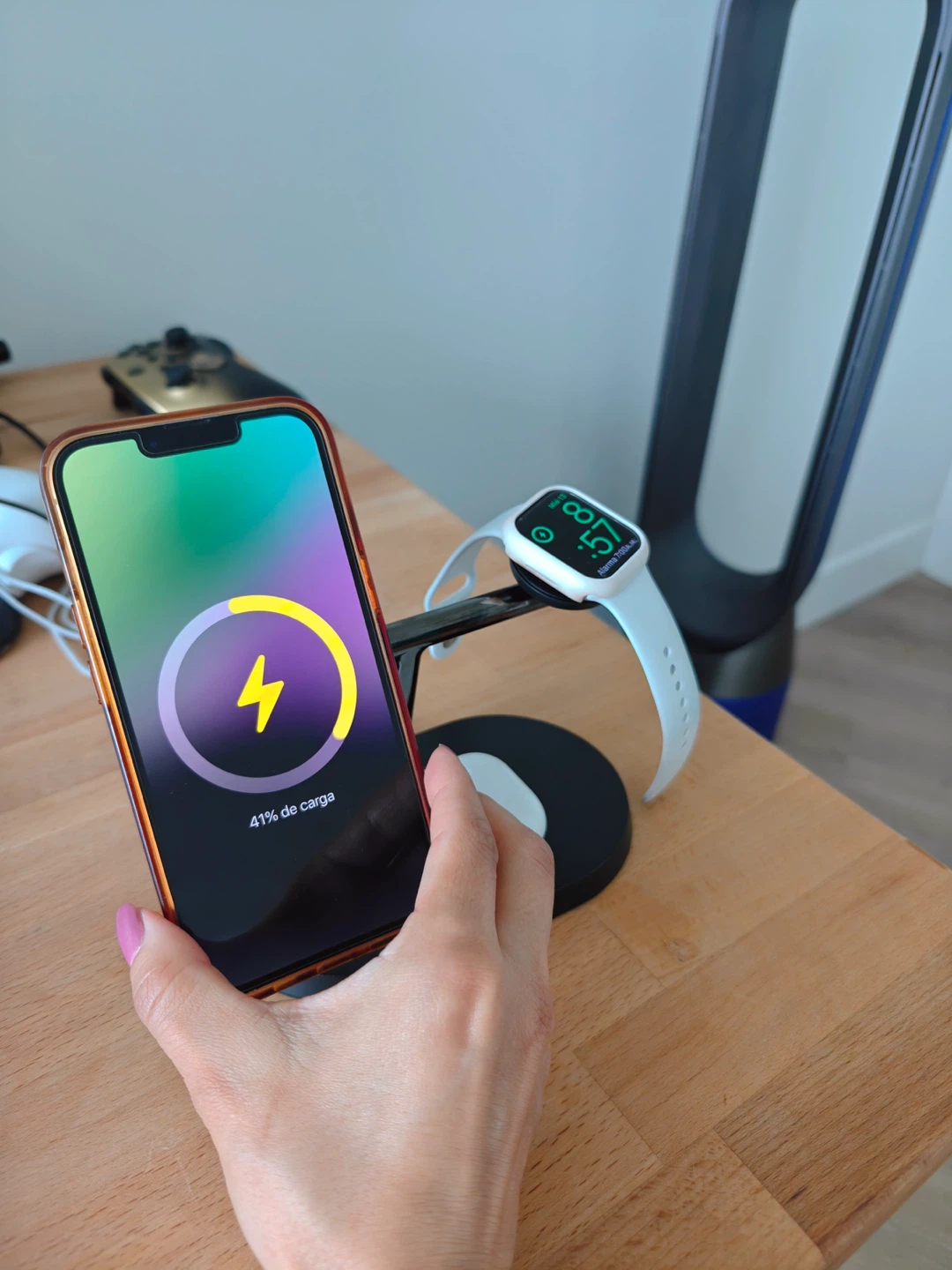 3-in-1 Wireless Charging Station - MagSafe Compatible - photo 2