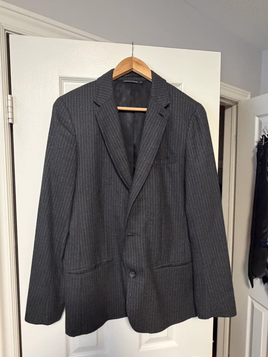 4 Men's Suits  &  1 Sport Jacket - photo 5