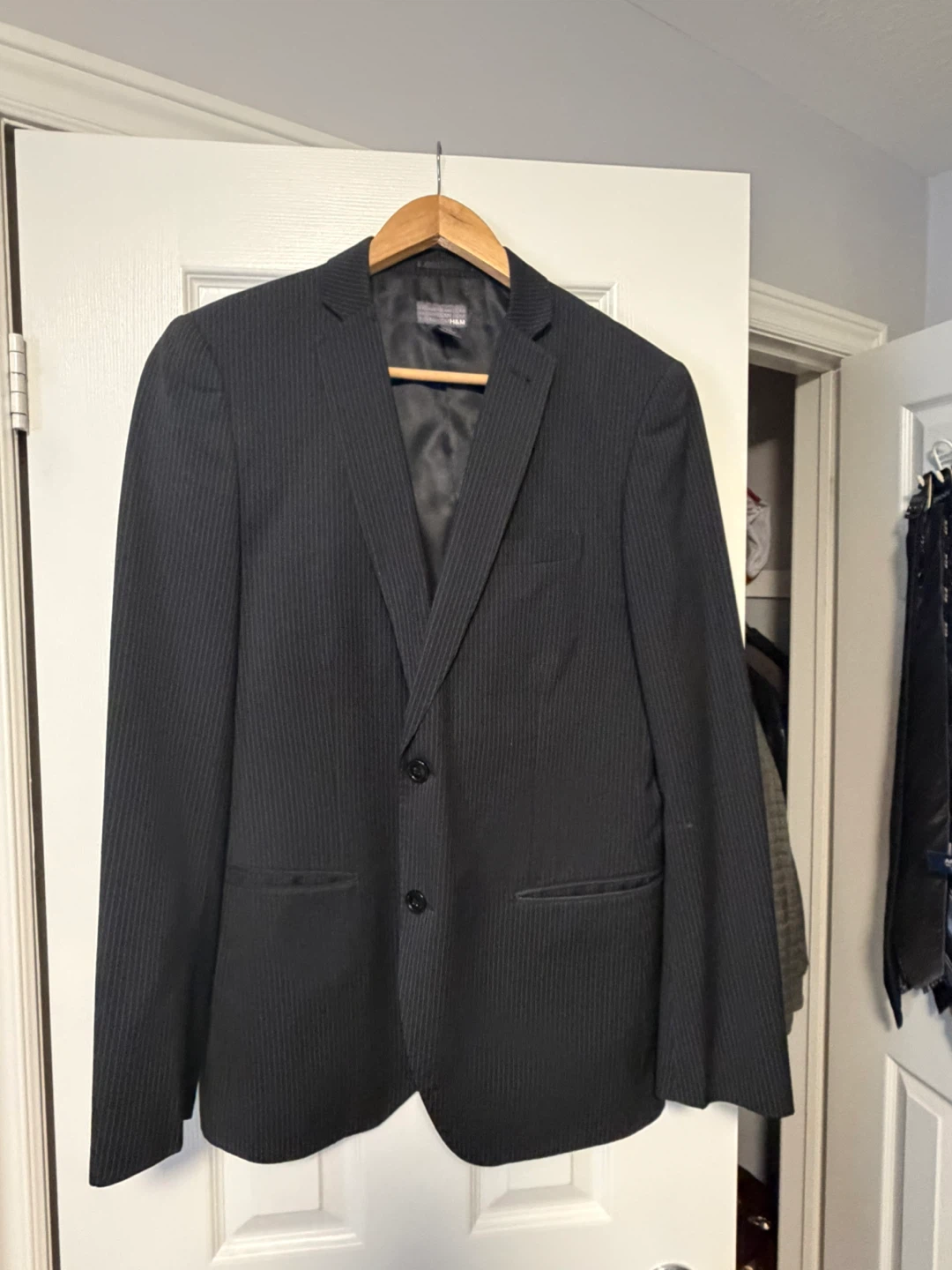 4 Men's Suits  &  1 Sport Jacket - photo 4