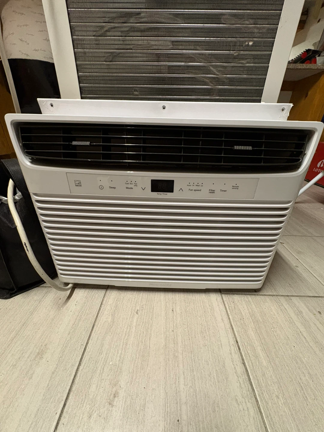 Electrolux Window Air Conditioner - photo 2