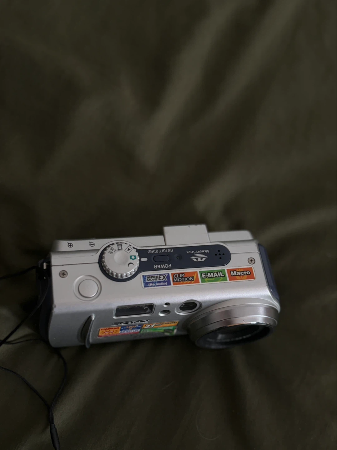 Sony Cyber-shot 2.1 Megapixel Digital Camera - photo 2