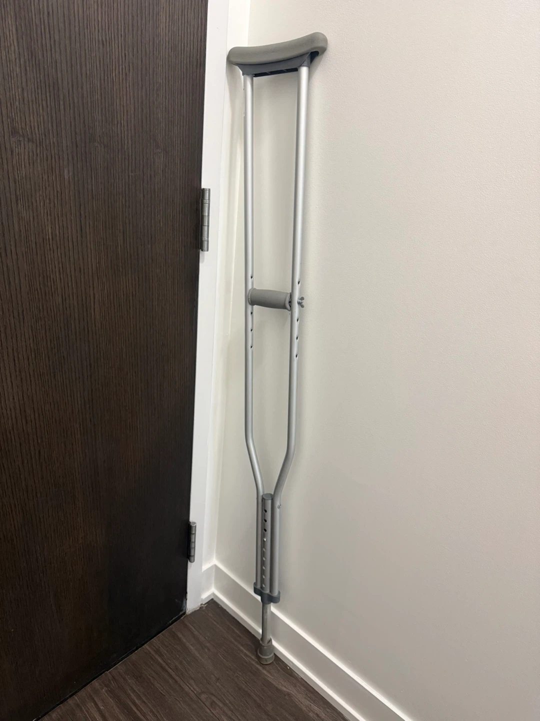 Acl Surgery Post Op Brace and Crutches - photo 4
