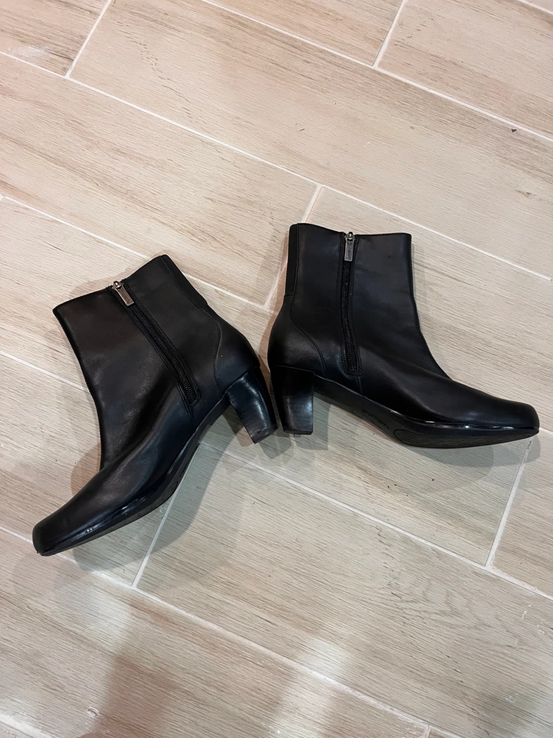 Brand NEW Aetrex Size 7 Women's Black Ankle Boots - photo 2