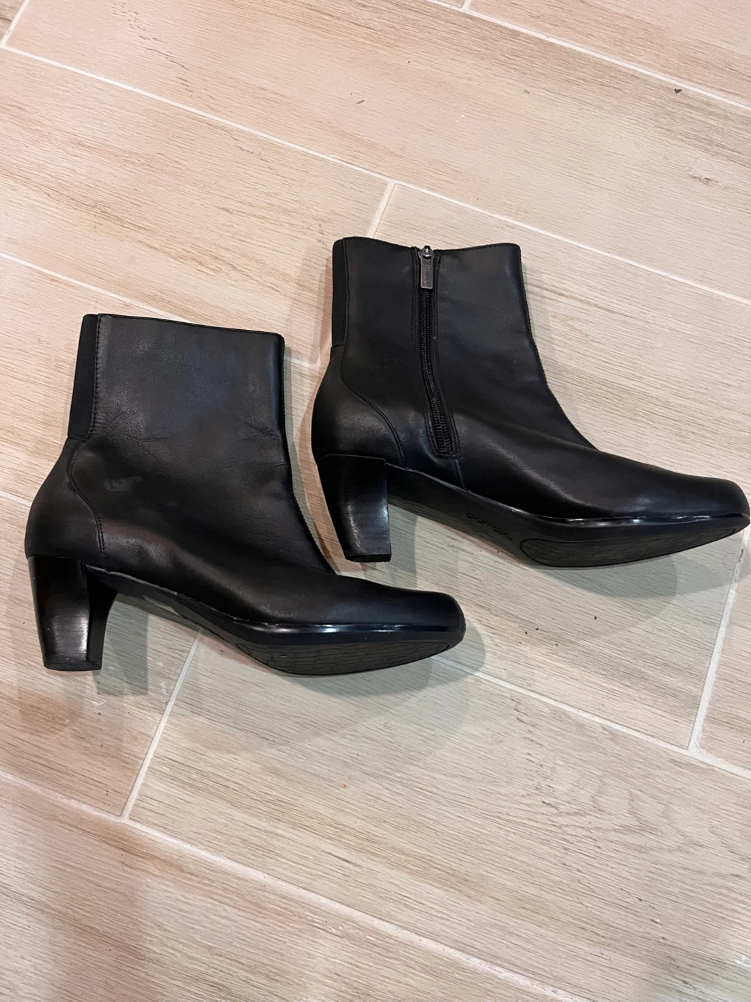 Brand NEW Aetrex Size 7 Women's Black Ankle Boots - photo 3