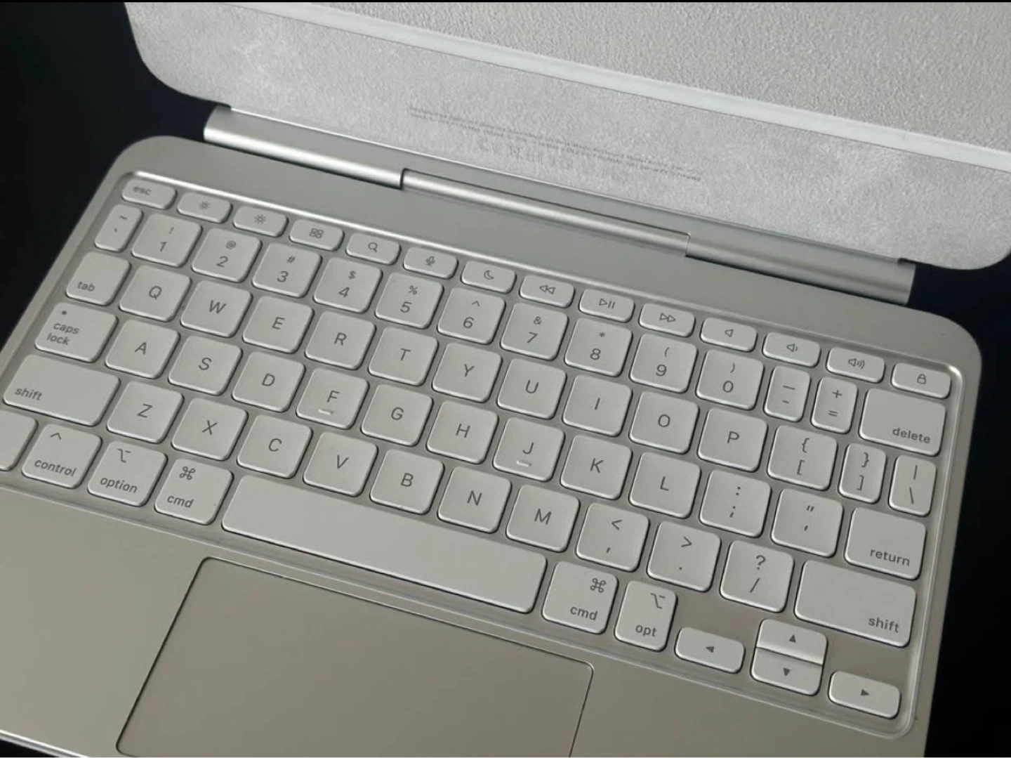 Apple iPad Magic Keyboard for 11-inch iPad Pro (M3/4) - photo 4