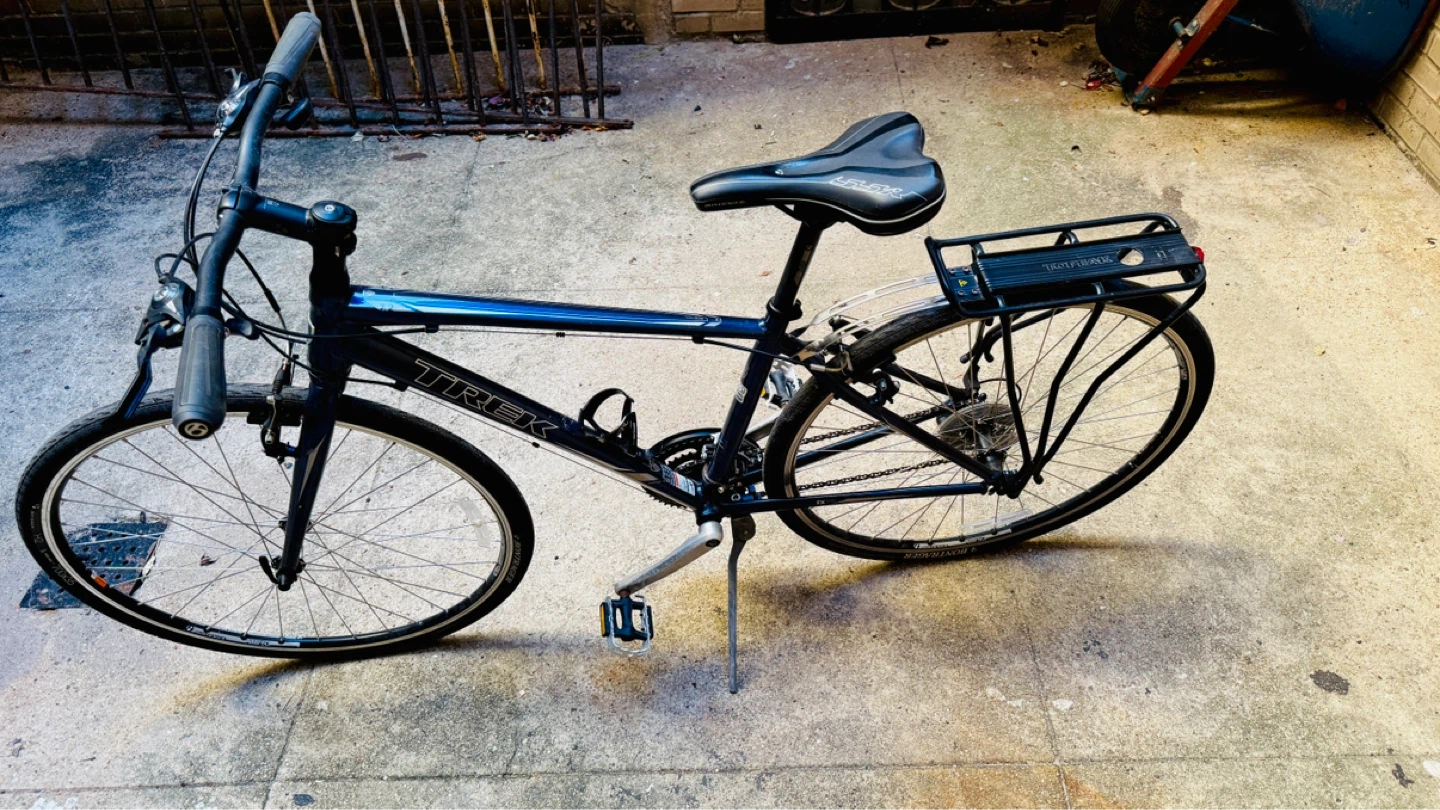 Trek Blue Hybrid Commuter Bike with Rack - photo 2