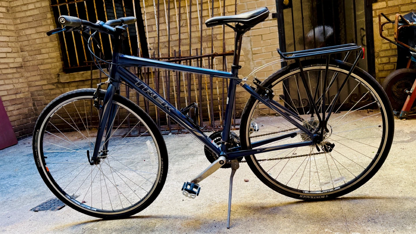 Trek Blue Hybrid Commuter Bike with Rack - photo 3