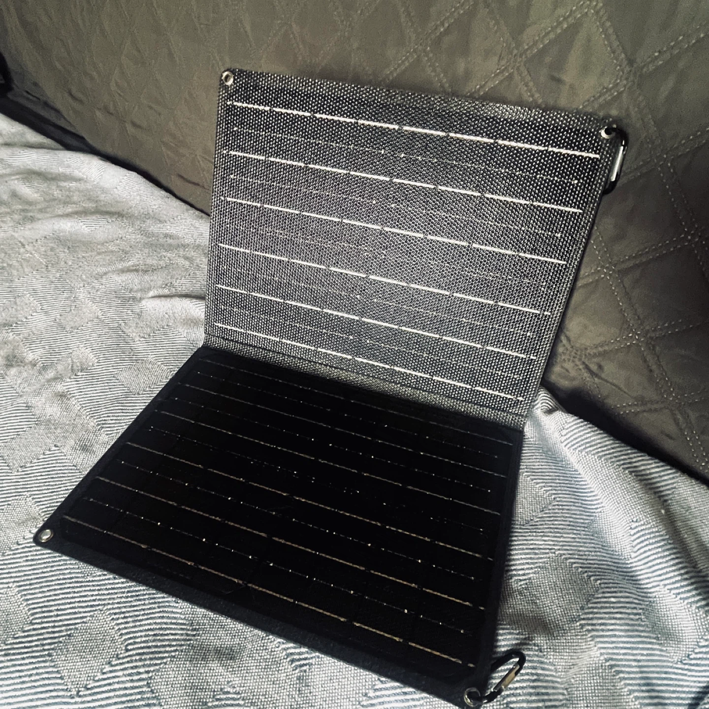 Takki Foldable Solar Panel Charger - photo 2