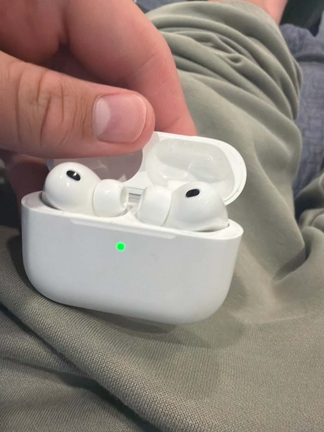 Apple AirPods Pro (2nd Generation) - photo 2