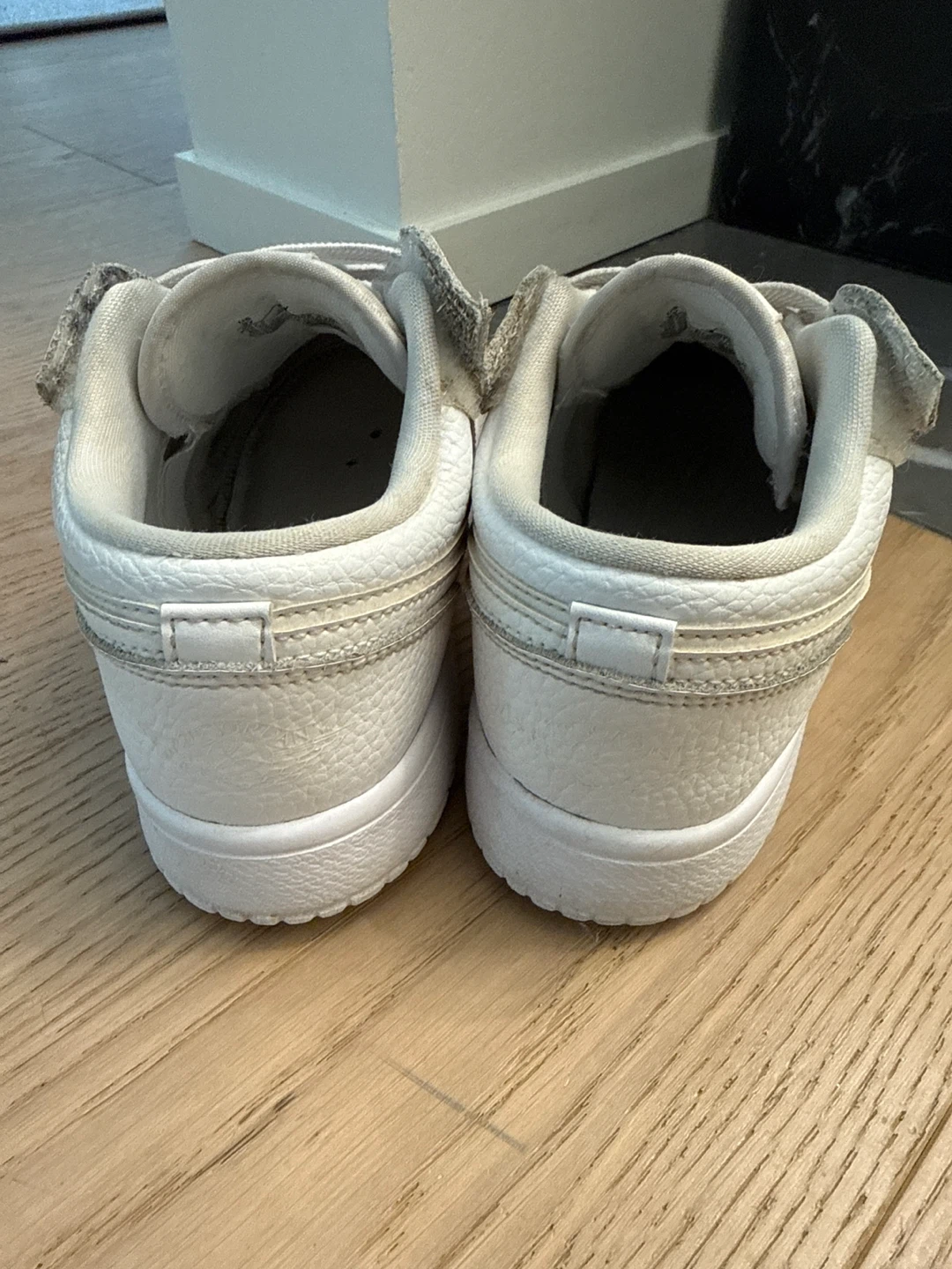 White Air Jordan 1 Low Shoes - photo 4
