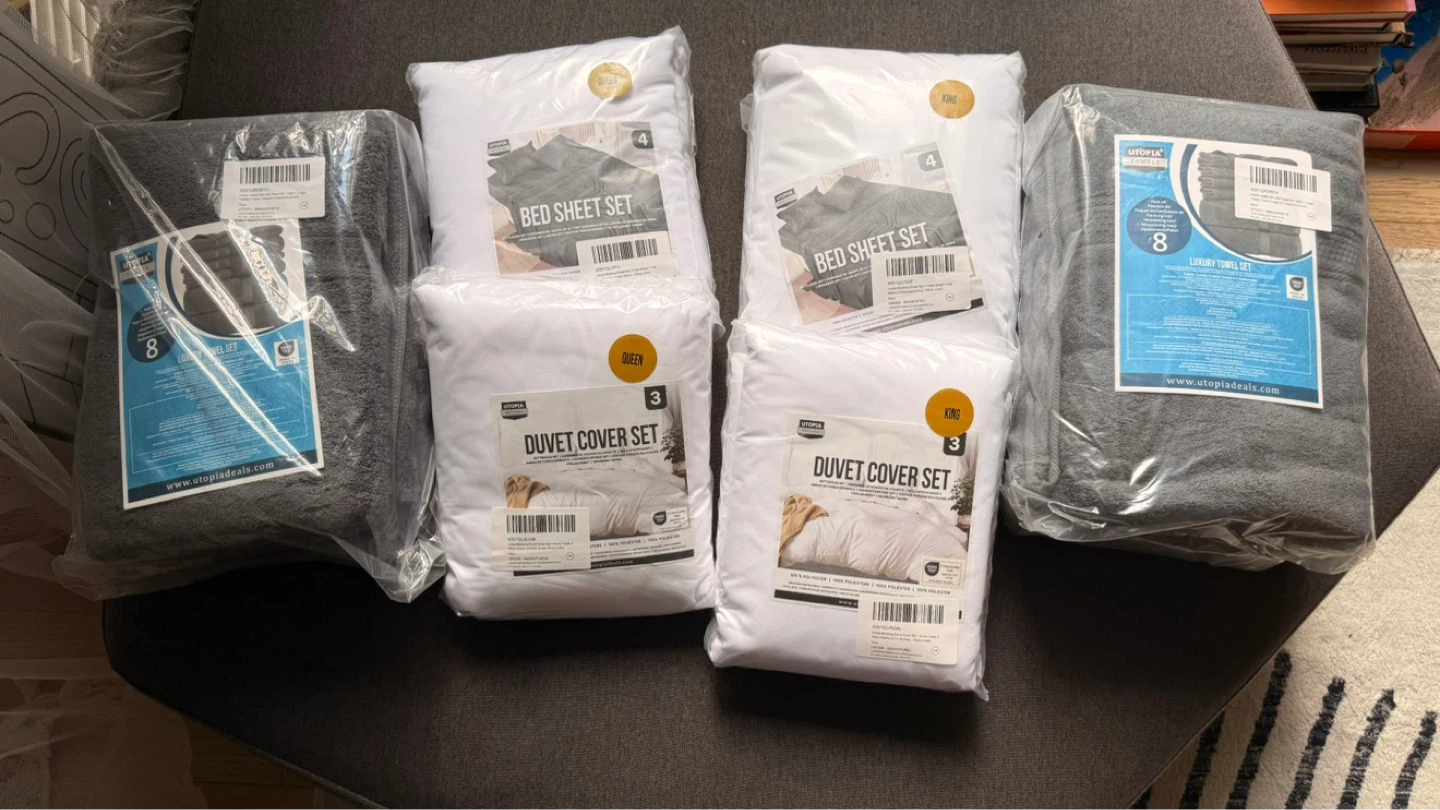 2 hosting kits: Queen and King bedding & towels sets