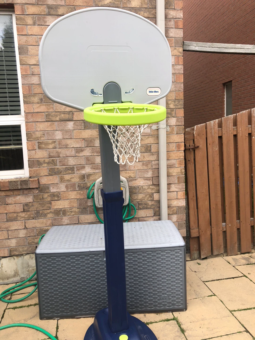 Little Tikes Adjustable Basketball Hoop