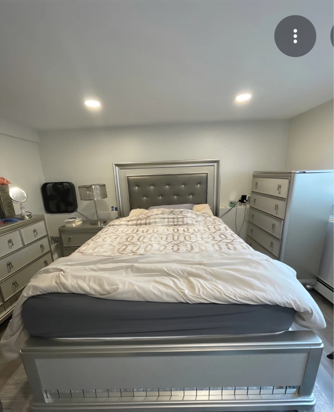 Diva II Platinum and Gray Bedroom Set
