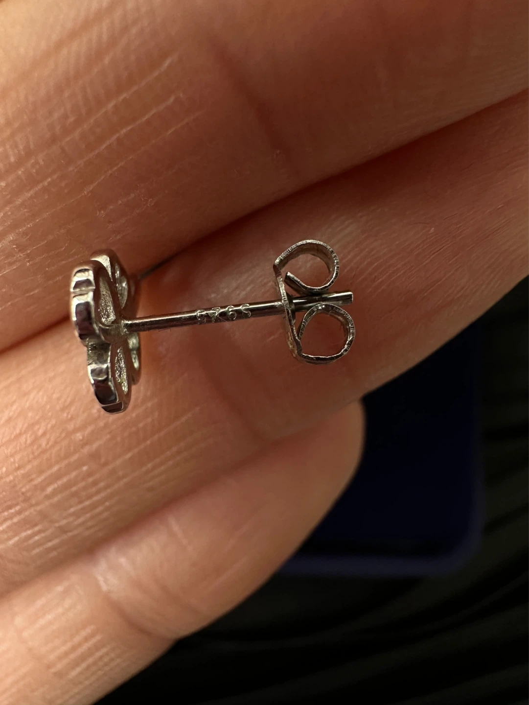 925 dainty Silver Clover Stud Earrings - photo 2