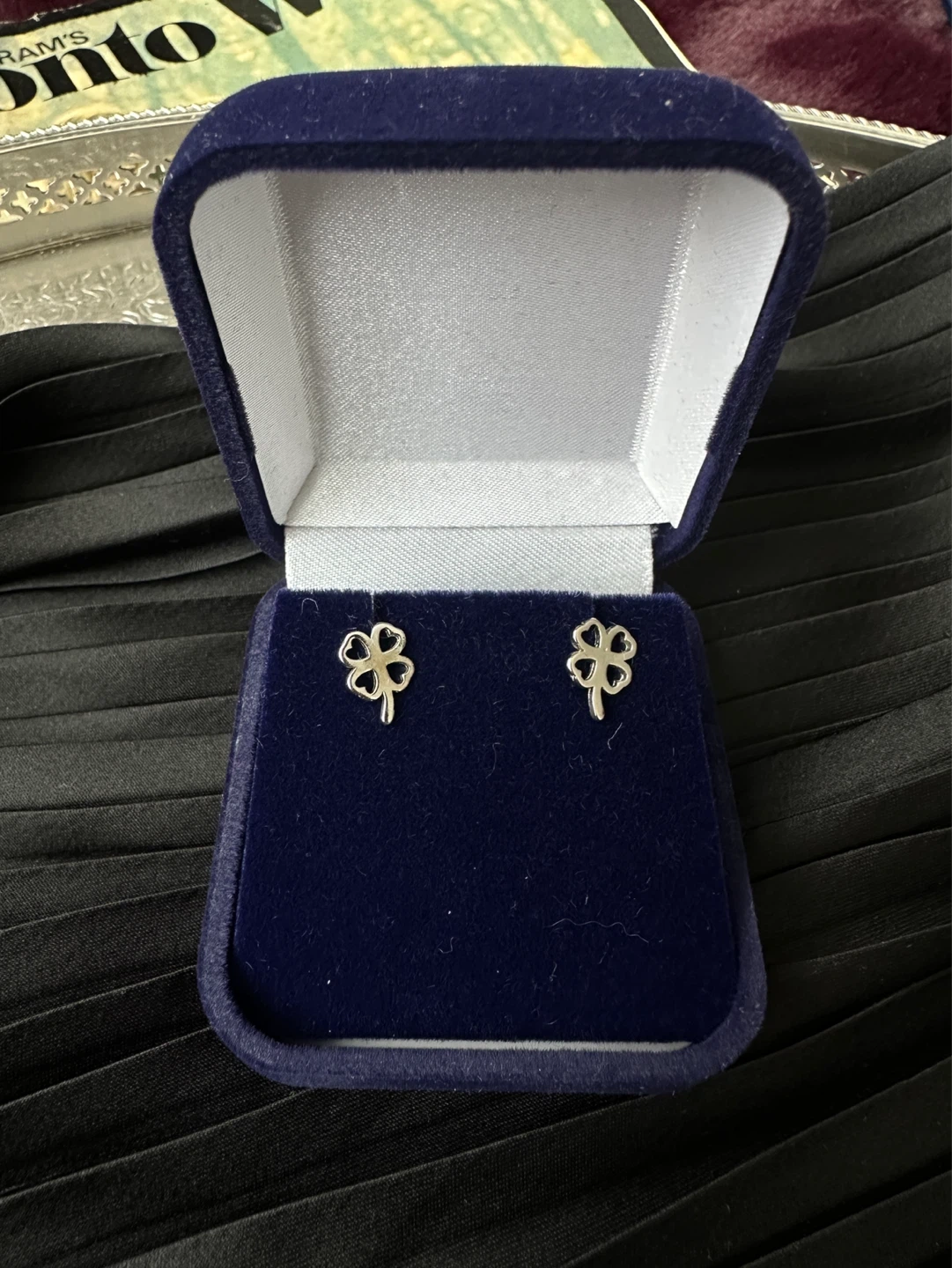 925 dainty Silver Clover Stud Earrings