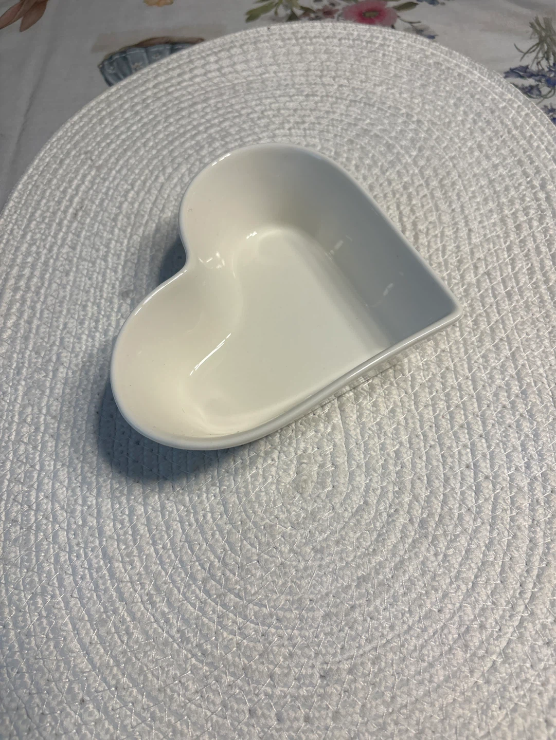White Heart-Shaped Dish - photo 2