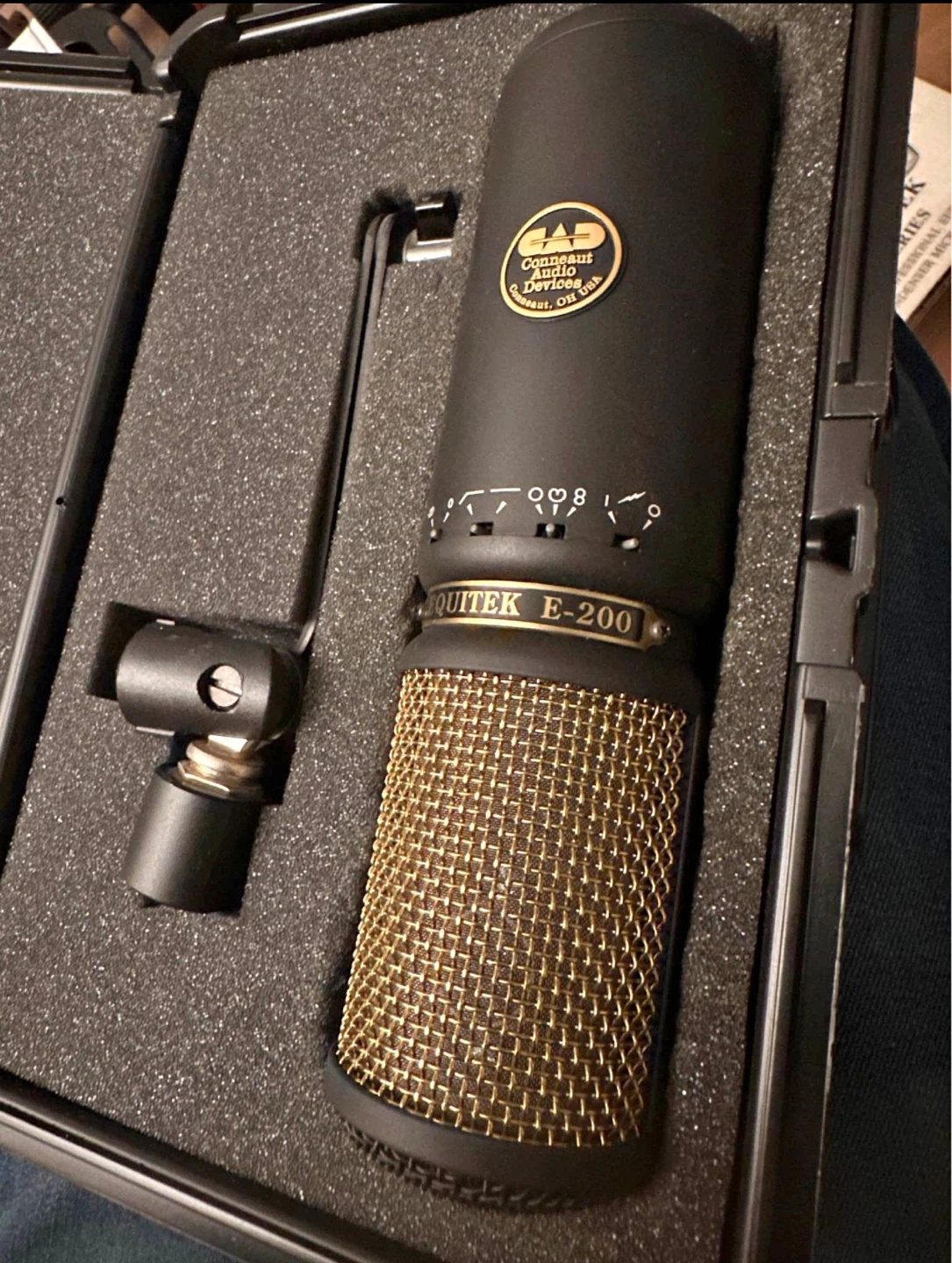 CAD Equitek E-200 Condenser Microphone