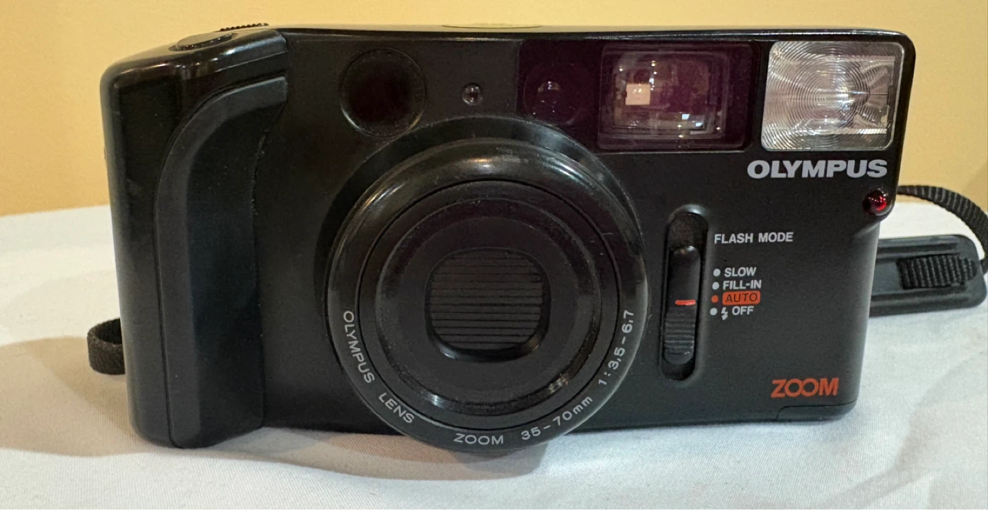 Olympus Zoom 35-70mm Lens Point and Shoot Camera - photo 2