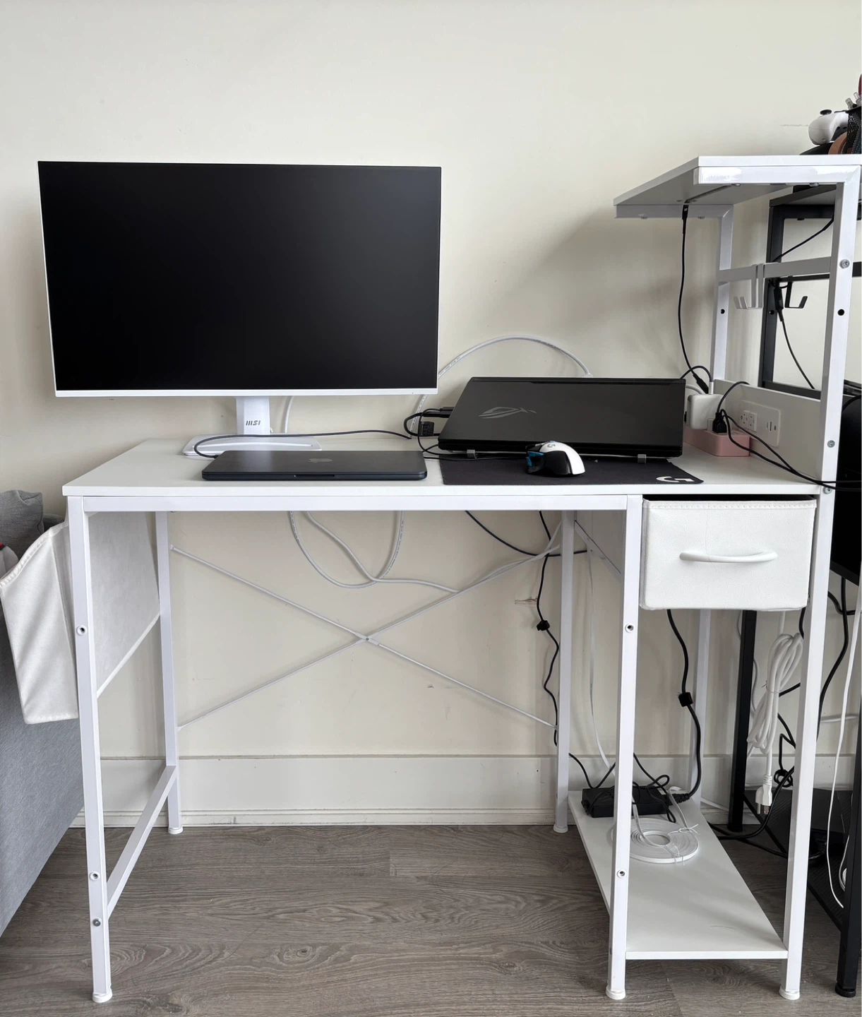 BEXEVUE Gaming Desk (White)– Like New - photo 4