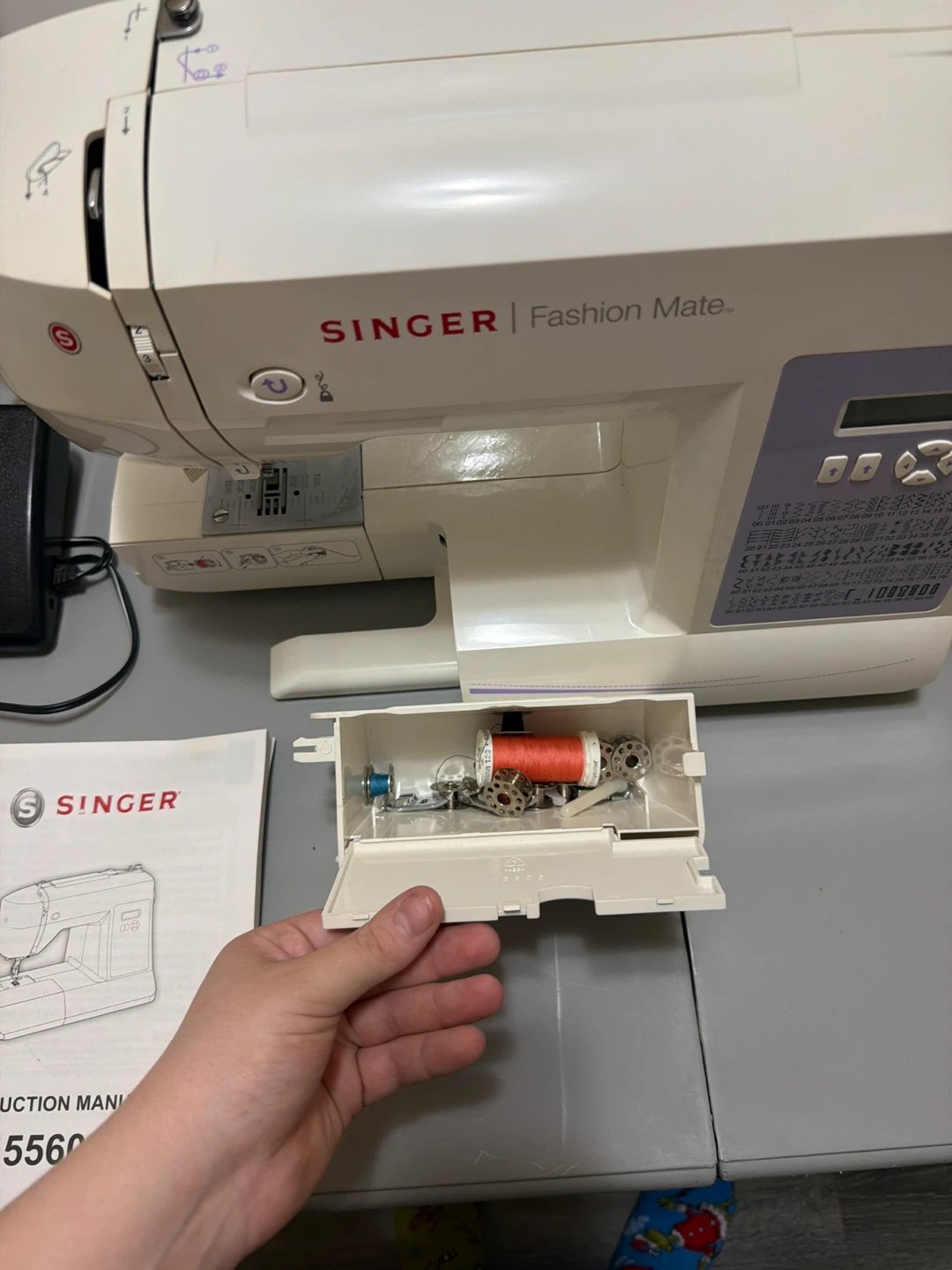 Singer Fashion Mate 5560 Sewing Machine - photo 2