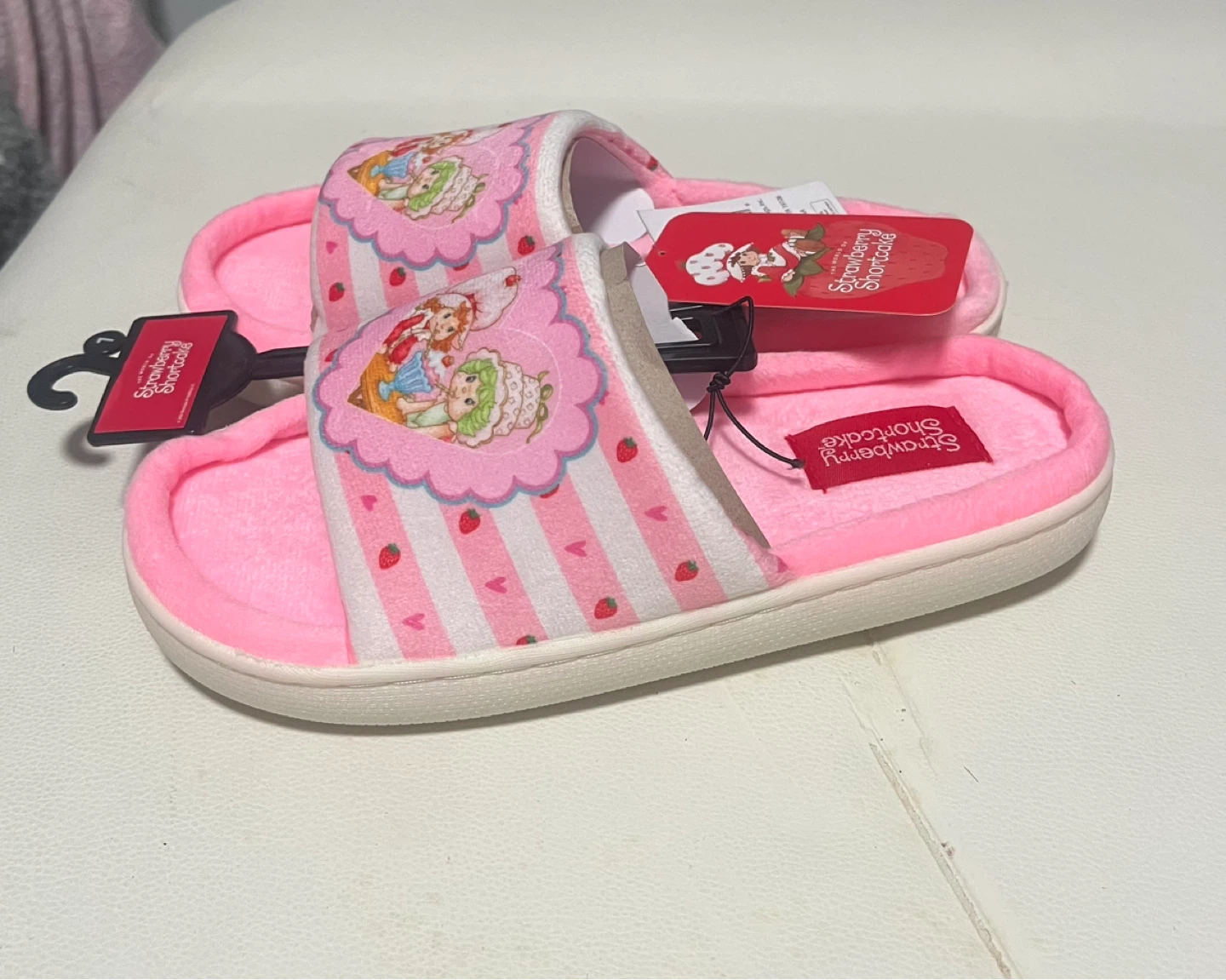 Strawberry Shortcake Slippers size 7 woman - photo 2