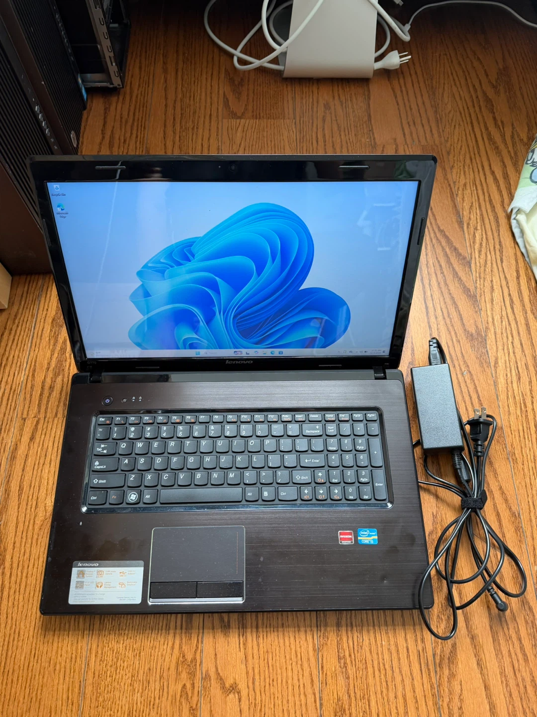 Lenovo Laptop 17.3”- Intel Core i5 - 8GB RAM - 112GB Storage