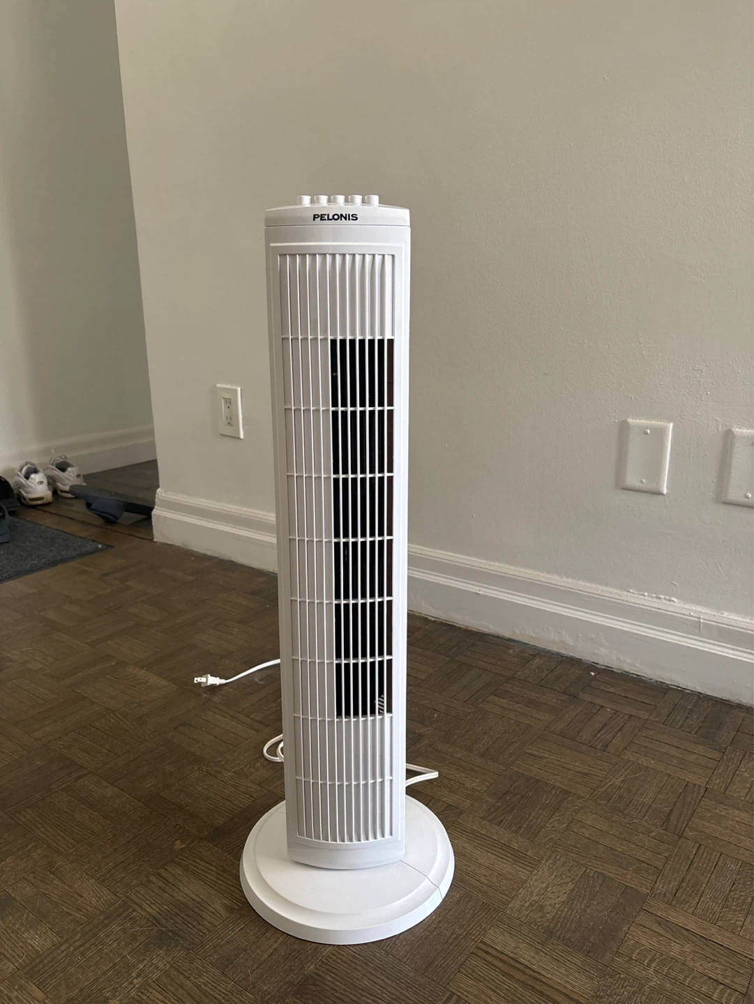 Pelonis White Oscillating Tower Fan