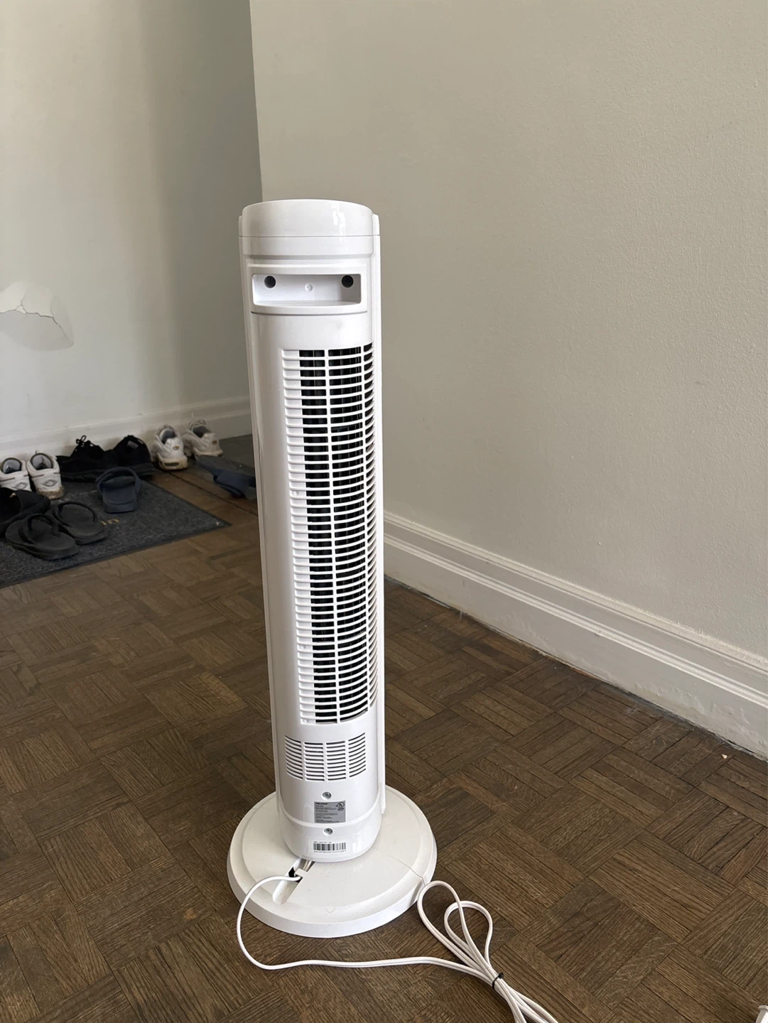 Pelonis White Oscillating Tower Fan - photo 2