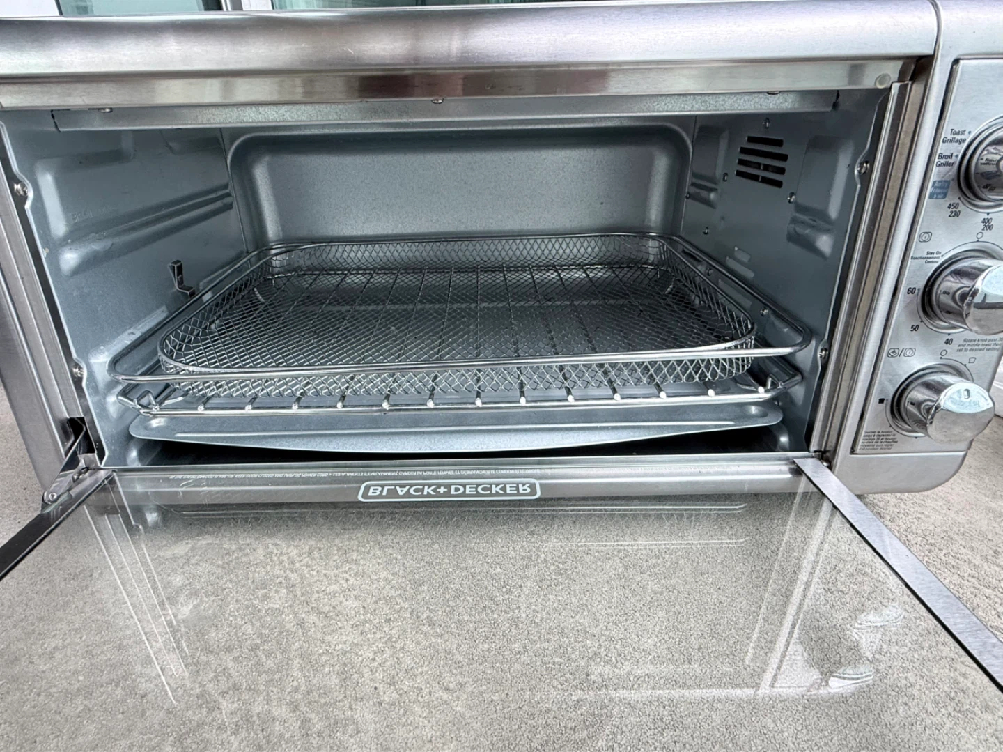 BLACK+DECKER Crispy Bake Large Capacity Air Fry Convection Oven - photo 2