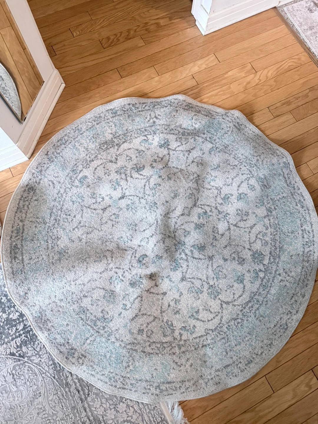 Round area rug