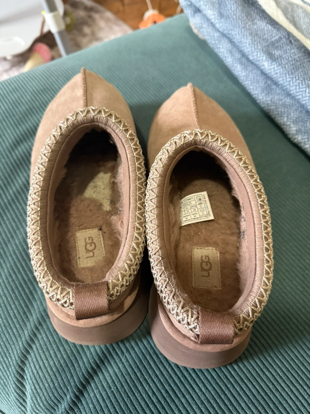 UGG Brown Suede Sheepskin Lined Slippers - photo 5