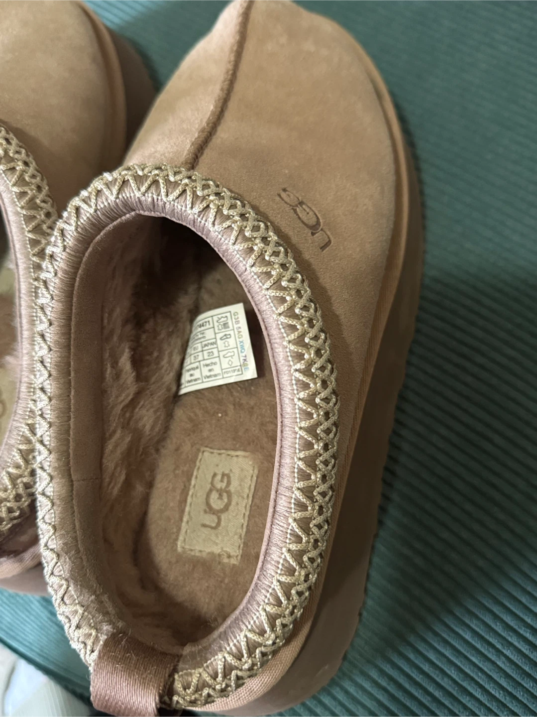 UGG Brown Suede Sheepskin Lined Slippers - photo 2