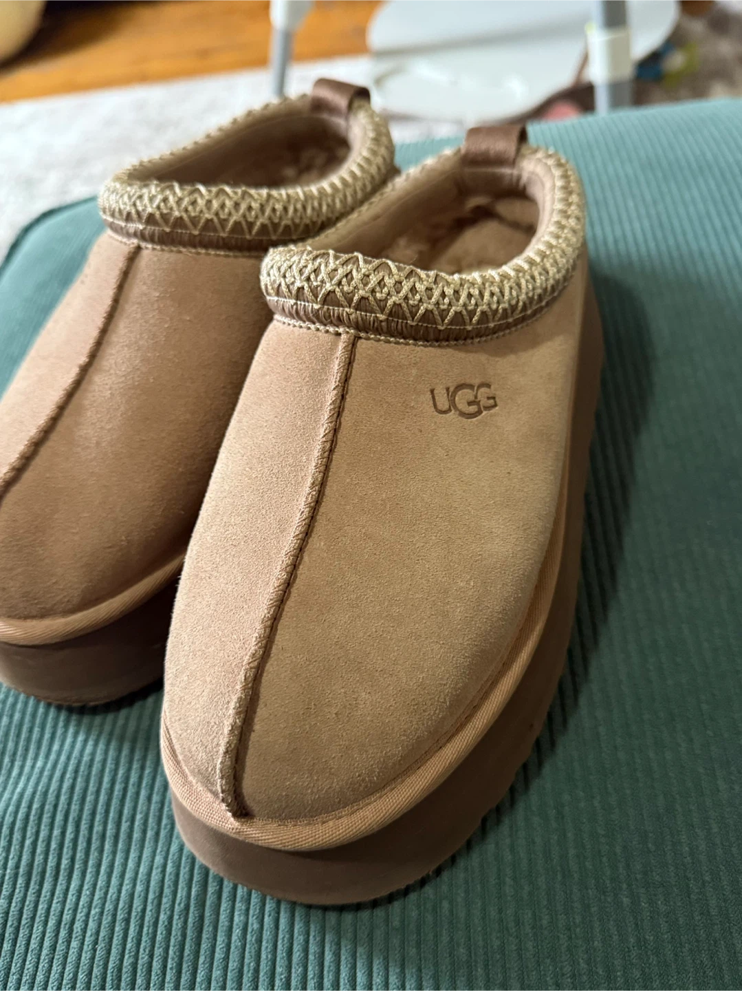 UGG Brown Suede Sheepskin Lined Slippers - photo 3