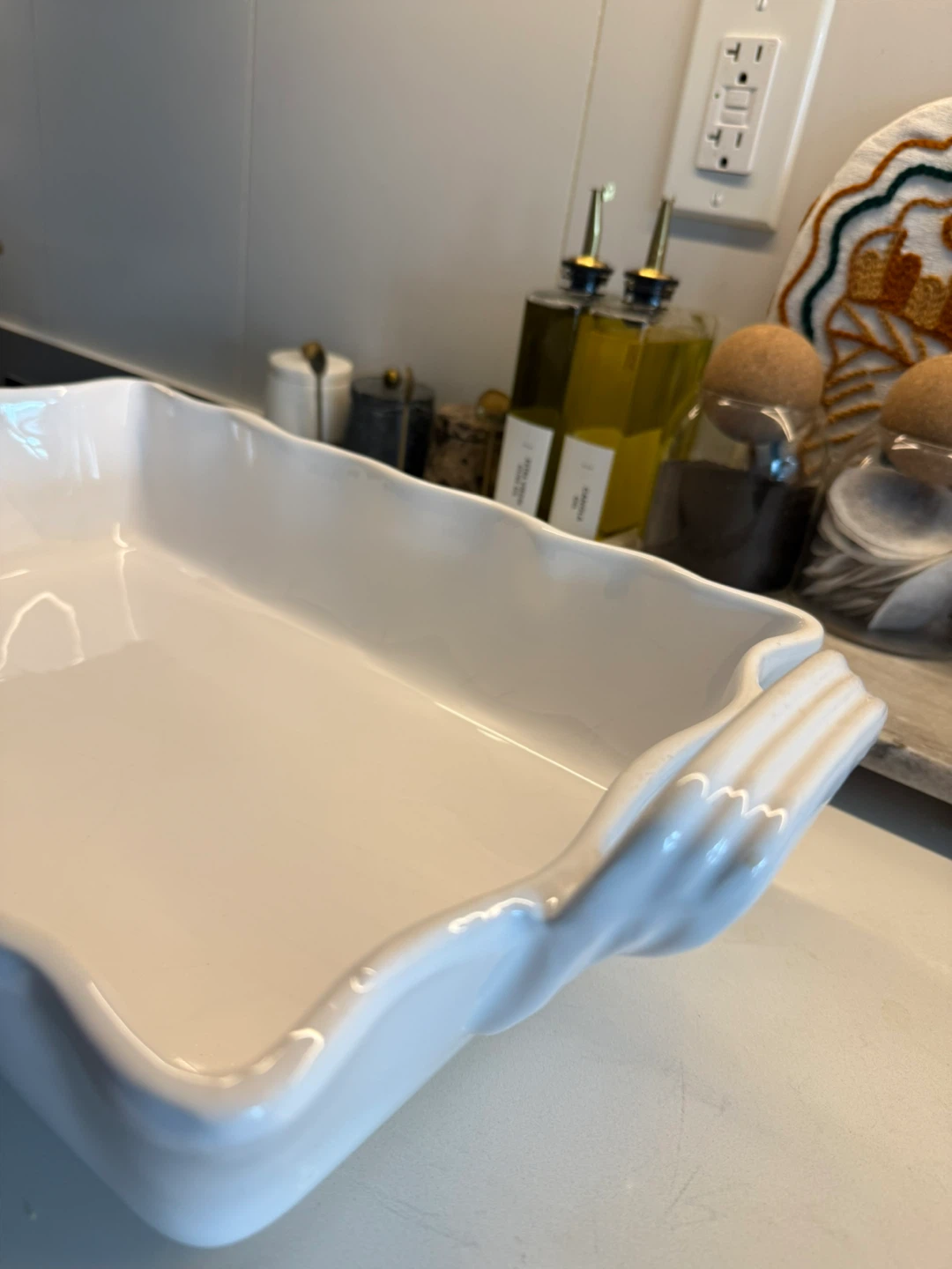 White Ceramic Wavy Baking Tray – 10x14” w/ Handles - photo 4