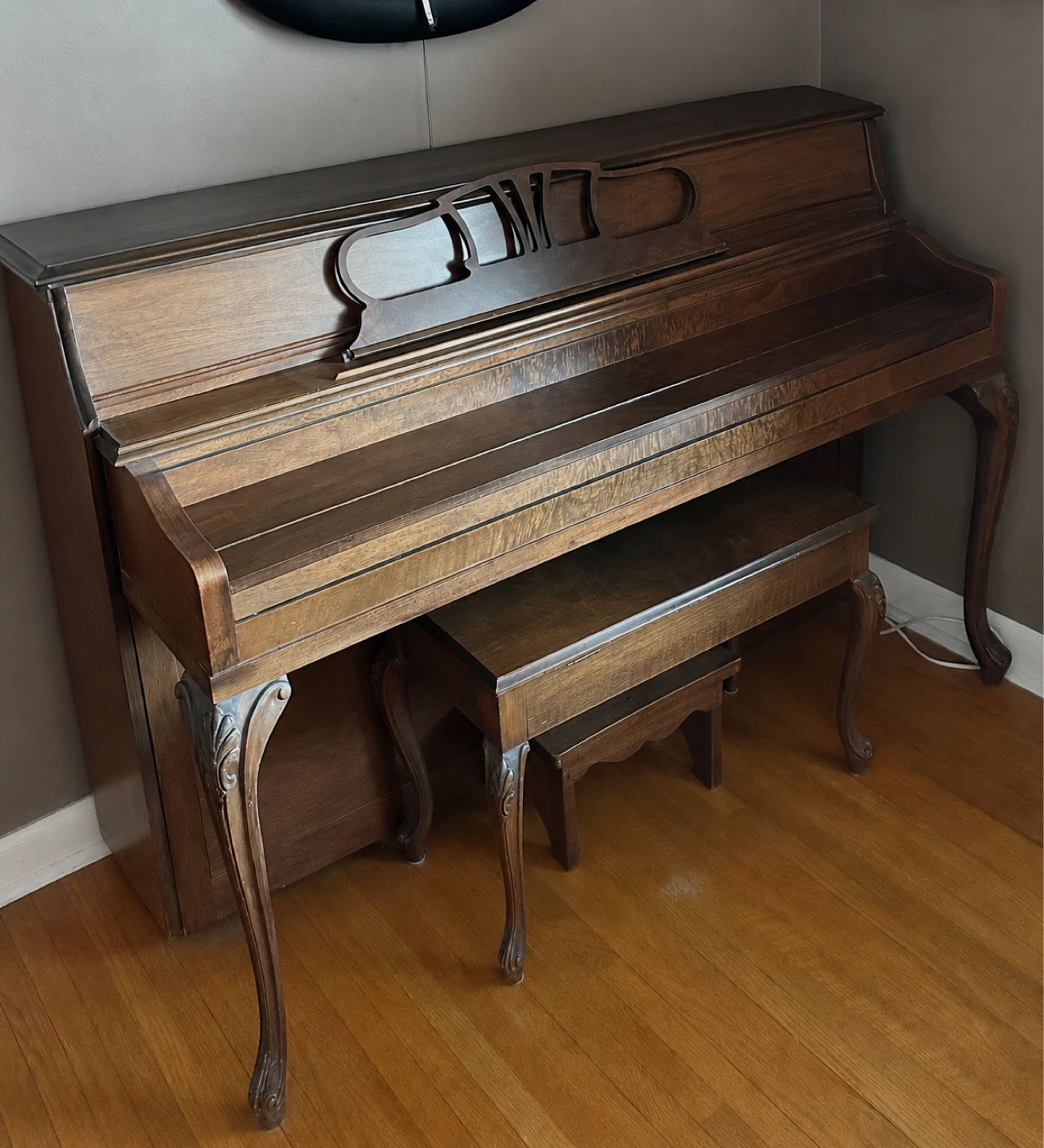 Piano / hutch FREE