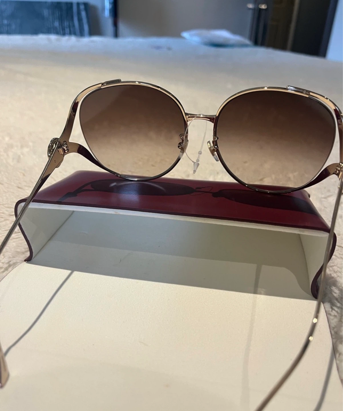 Gucci Women's Sunglasses Gold Frame - photo 5