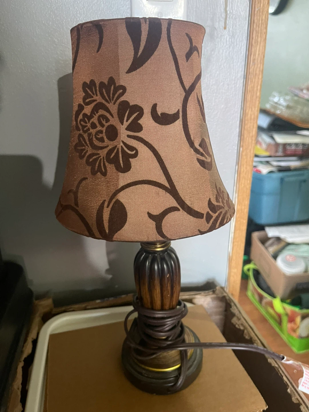 Brown floral accent lamp
