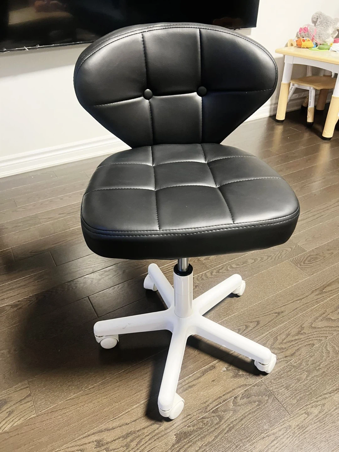 Black Tufted Swivel Office Chair