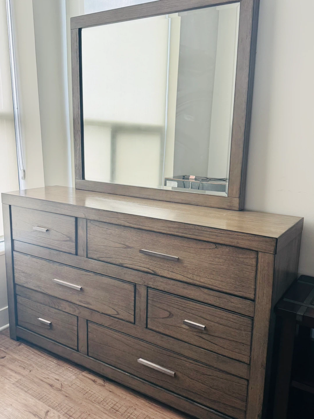 6 drawer Bedroom dresser, felt lined drawers, vanity mirror