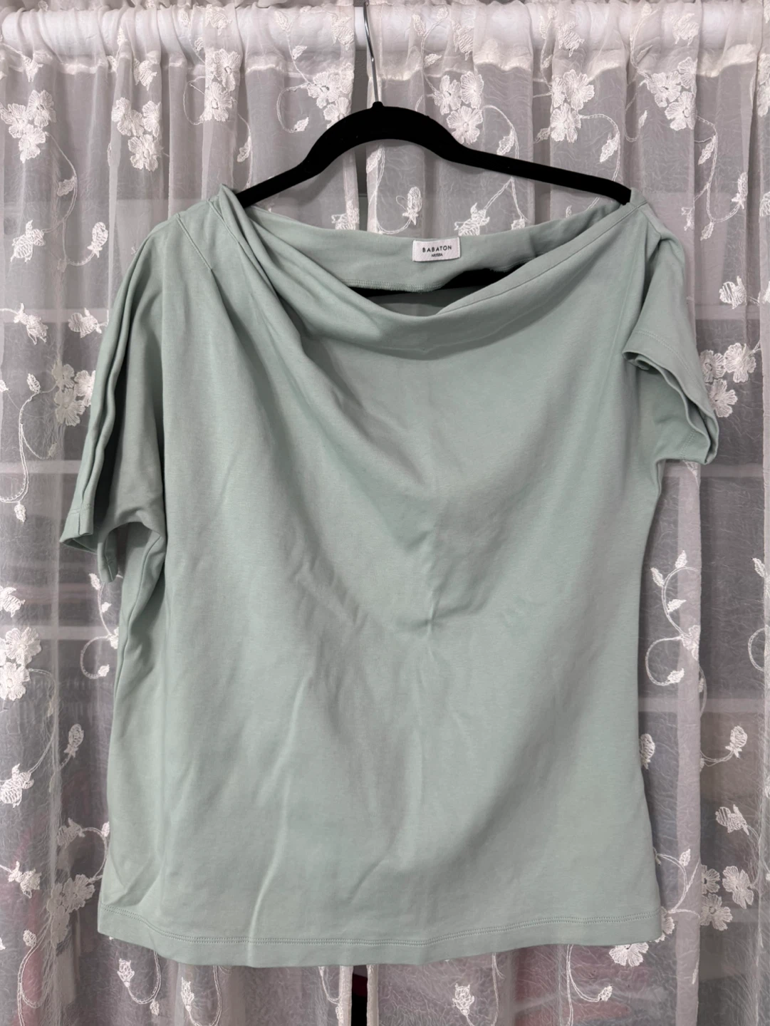 Aritzia Babaton one Shoulder Tee - Size Medium