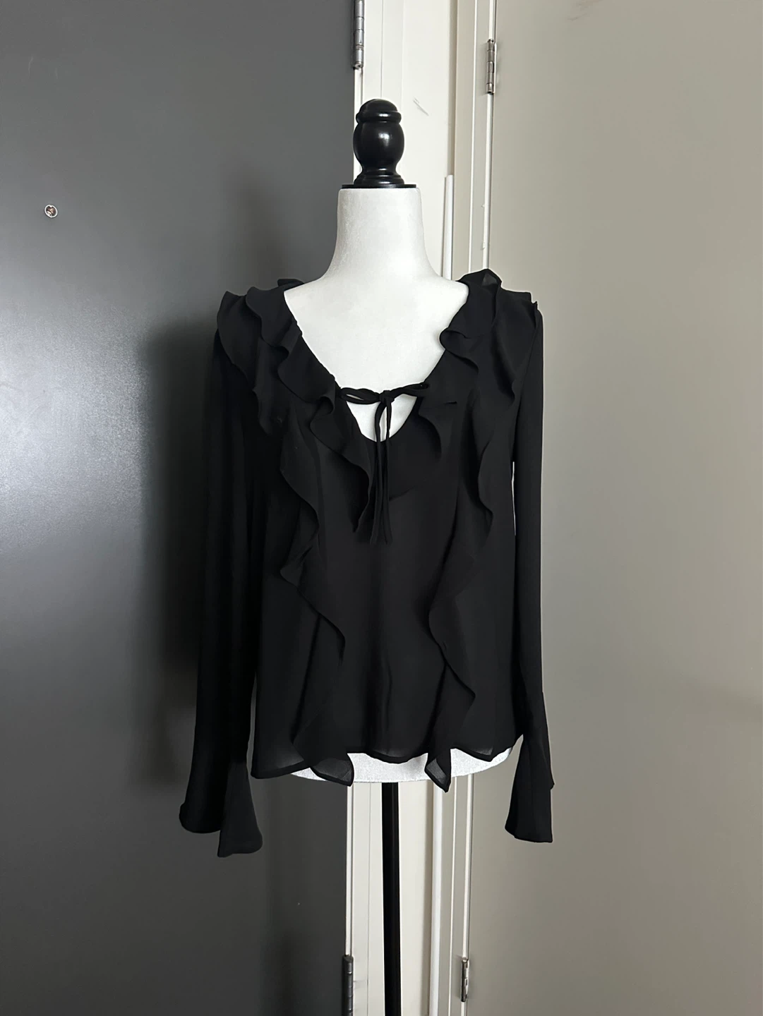 LUMIÈRE Black Ruffled Blouse - Size S