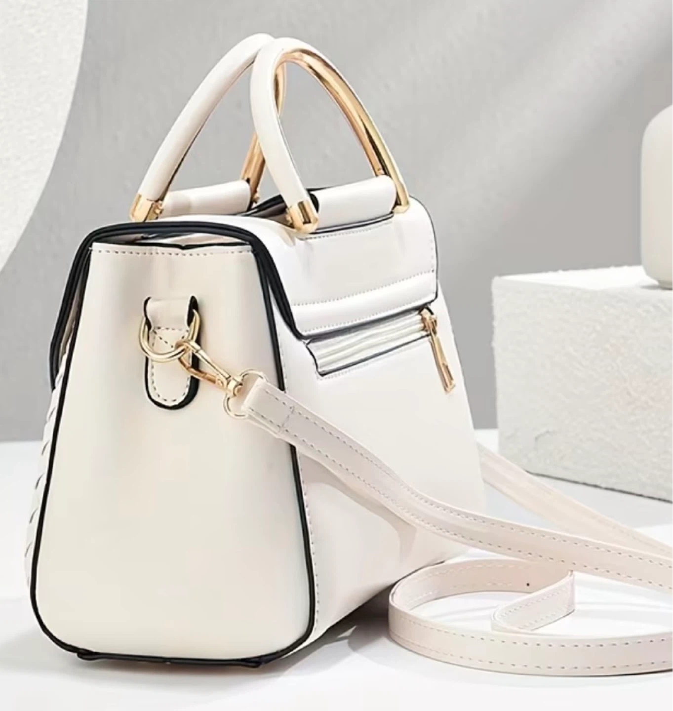 White handbag with gold hardware - photo 2