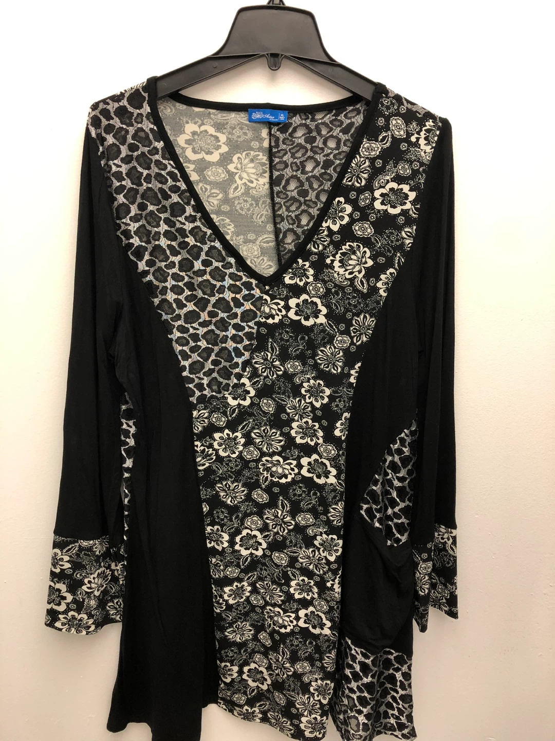 Aster by Firmiana Women's Long Sleeve Tunic Top