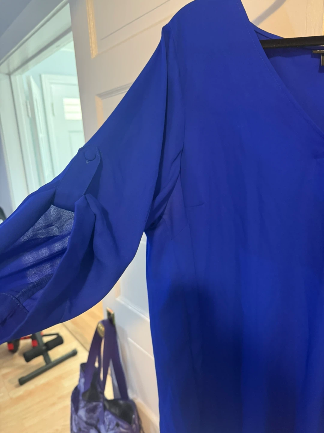 Torrid Blue V-Neck Roll-Tab Sleeve Top - Size 2 - photo 3
