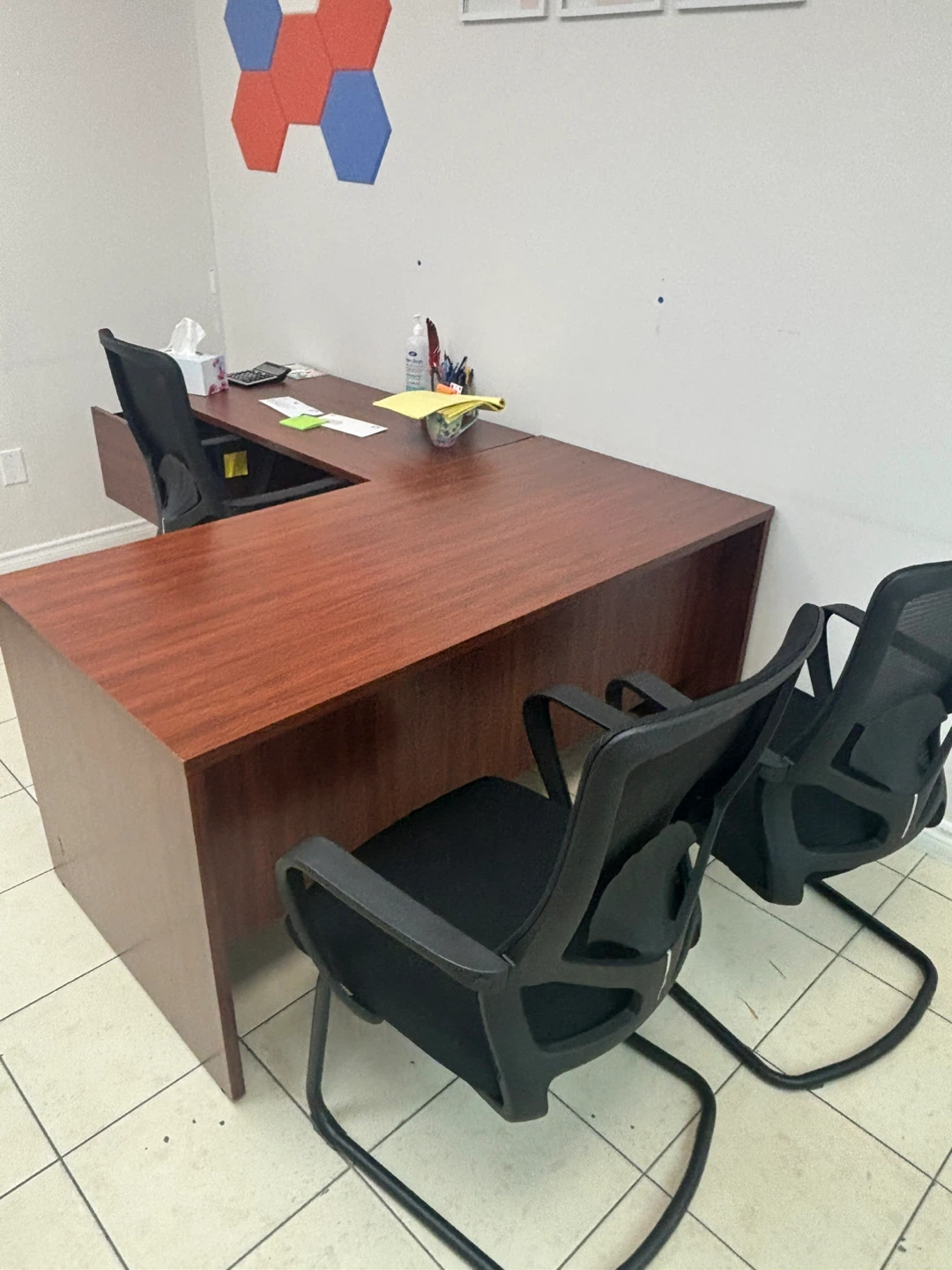 L-shaped office desk with chairs - photo 3