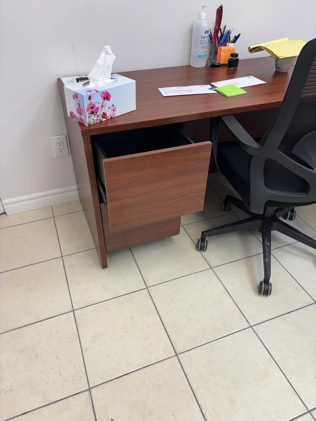 L-shaped office desk with chairs - photo 5